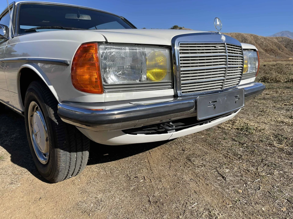 1983 Mercedes-Benz 190E - Image 16 of 31