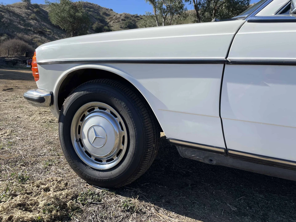 1983 Mercedes-Benz 190E - Image 20 of 31