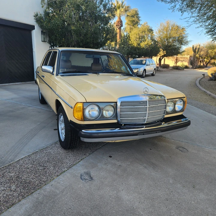1983 Mercedes-Benz W123 Sedan - Image 5 of 31