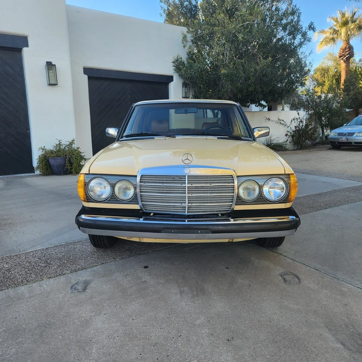 1983 Mercedes-Benz W123 Sedan - Image 4 of 31