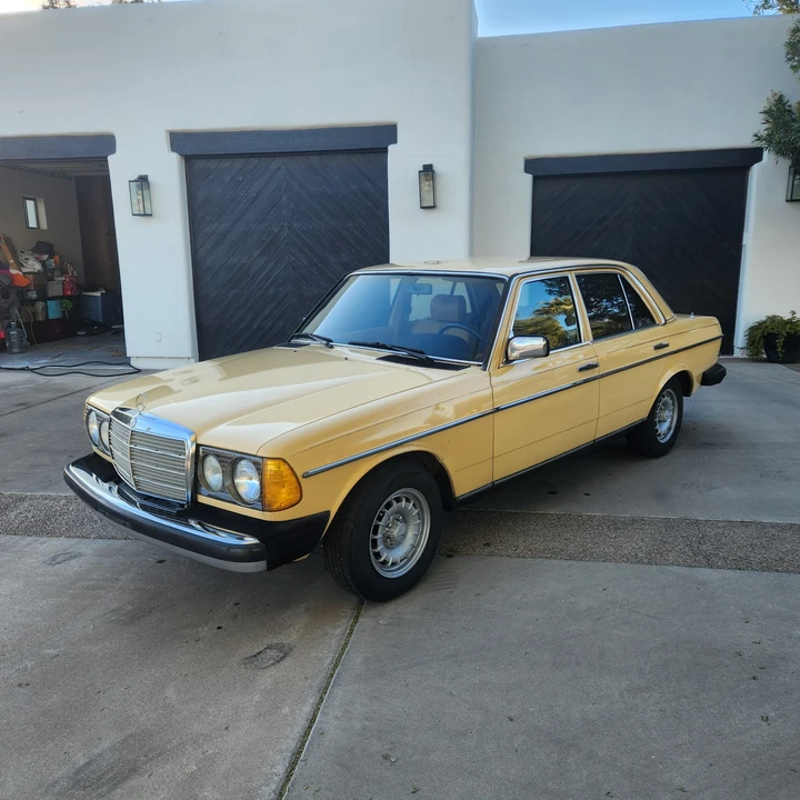 1983 Mercedes-Benz W123 Sedan - Image 2 of 31