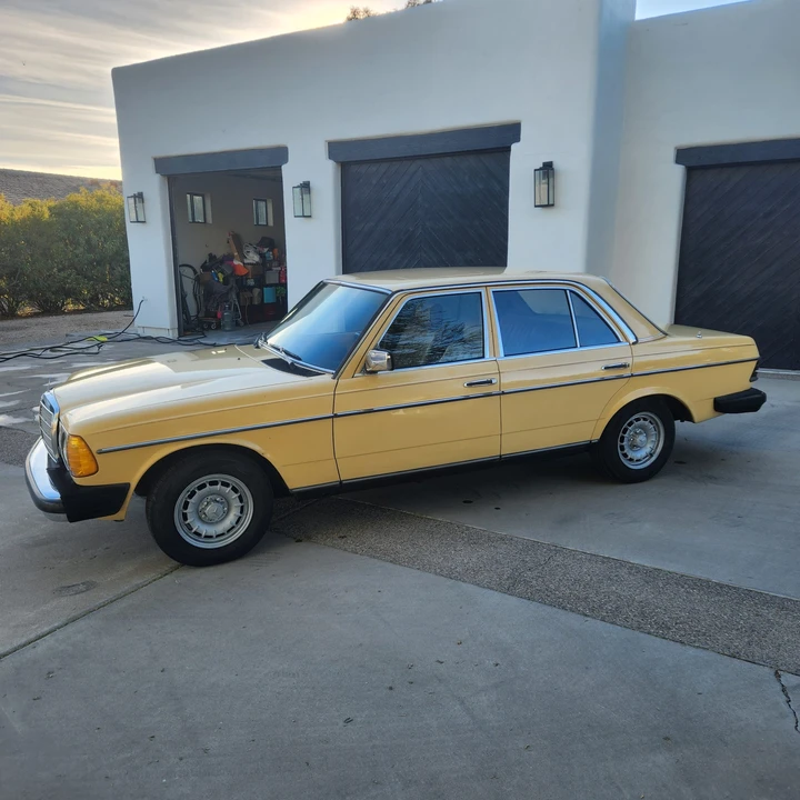 1983 Mercedes-Benz W123 Sedan - Image 18 of 31
