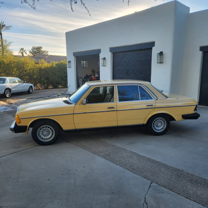1983 Mercedes-Benz W123 Sedan - Image 17 of 31