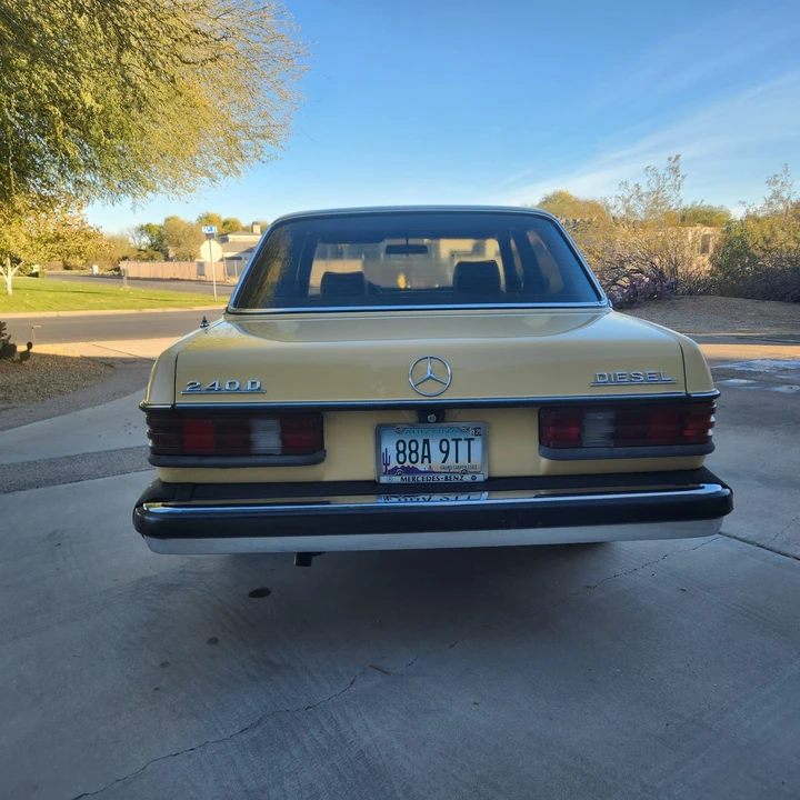 1983 Mercedes-Benz W123 Sedan - Image 13 of 31