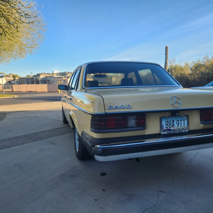 1983 Mercedes-Benz W123 Sedan - Image 14 of 31