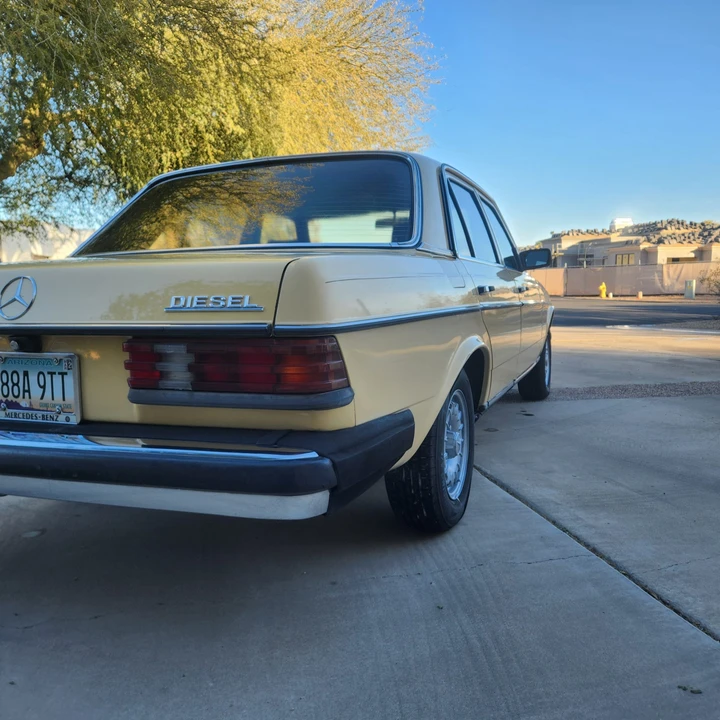 1983 Mercedes-Benz W123 Sedan - Image 12 of 31