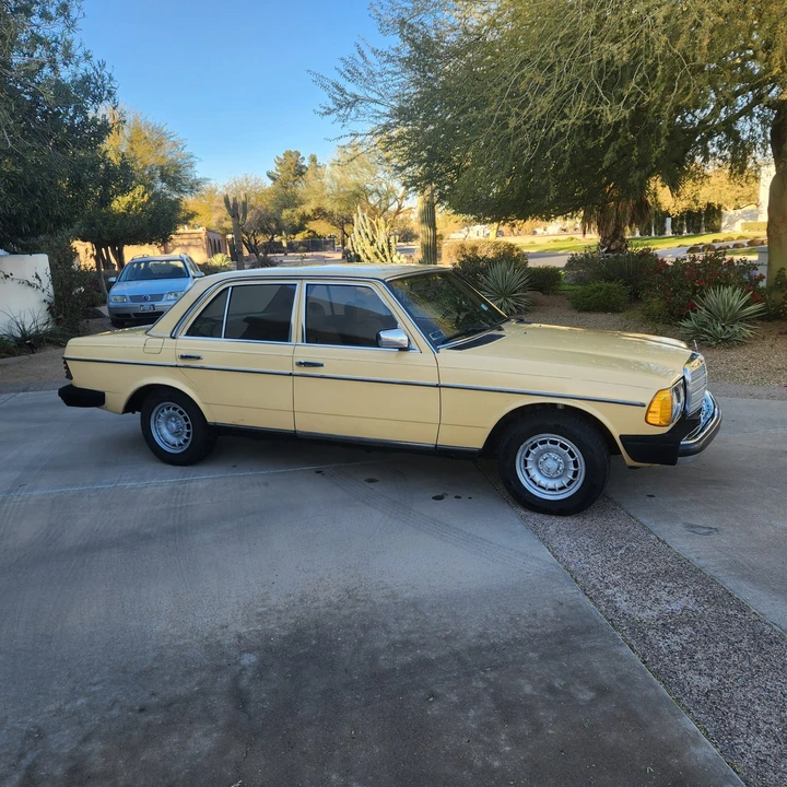 1983 Mercedes-Benz W123 Sedan - Image 8 of 31