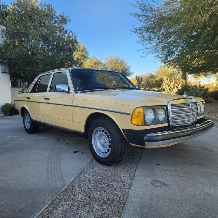1983 Mercedes-Benz W123 Sedan - Image 7 of 31
