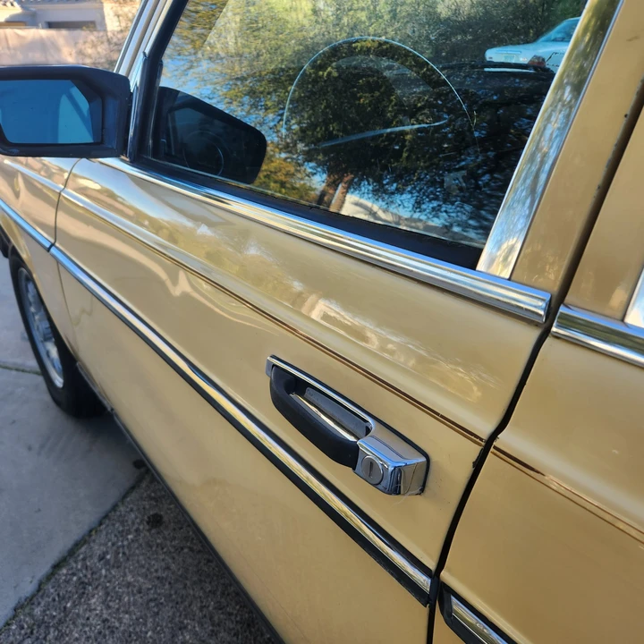 1983 Mercedes-Benz W123 Sedan - Image 24 of 31