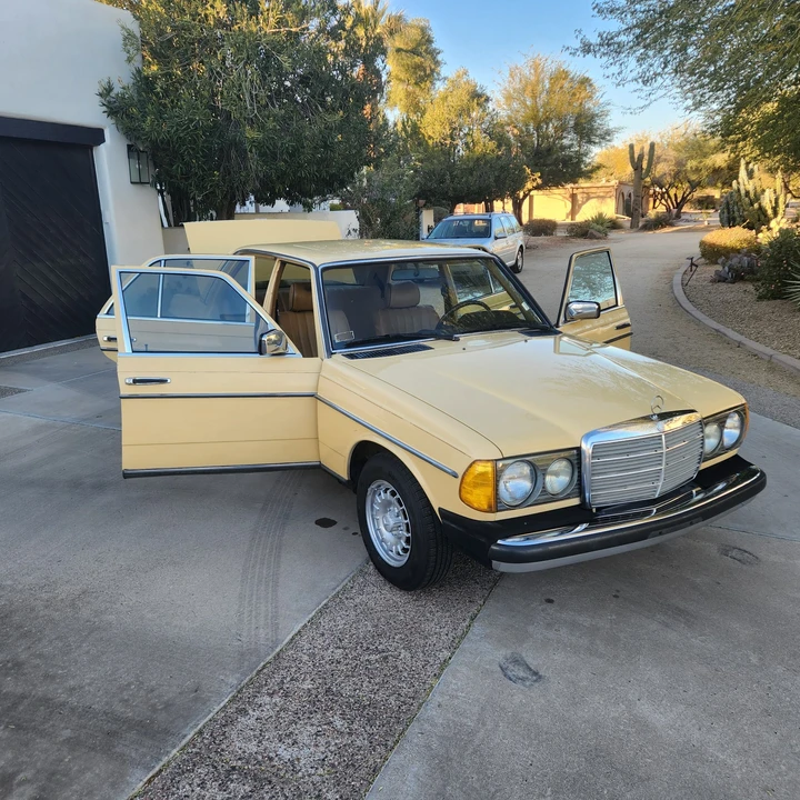 1983 Mercedes-Benz W123 Sedan - Image 21 of 31