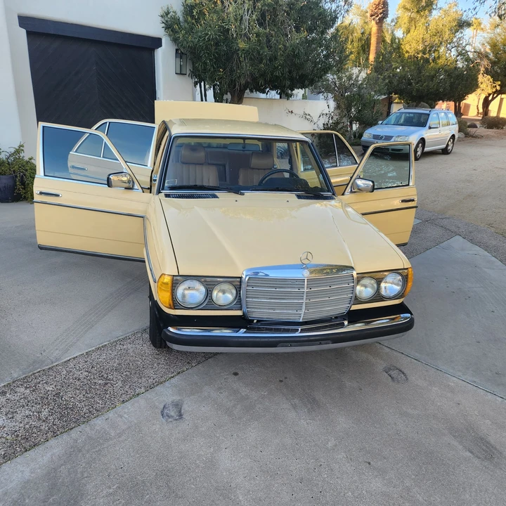 1983 Mercedes-Benz W123 Sedan - Image 20 of 31