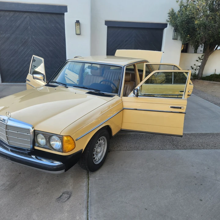1983 Mercedes-Benz W123 Sedan - Image 19 of 31