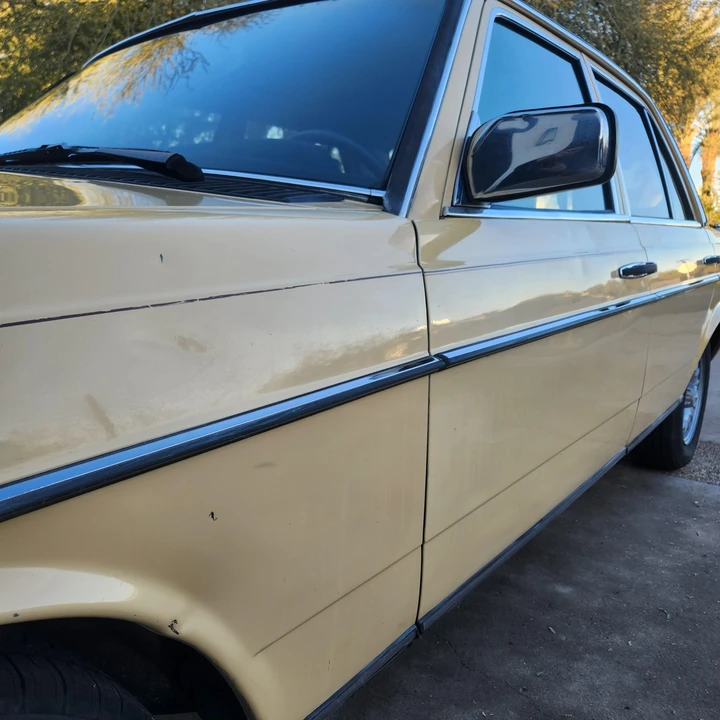 1983 Mercedes-Benz W123 Sedan - Image 27 of 31