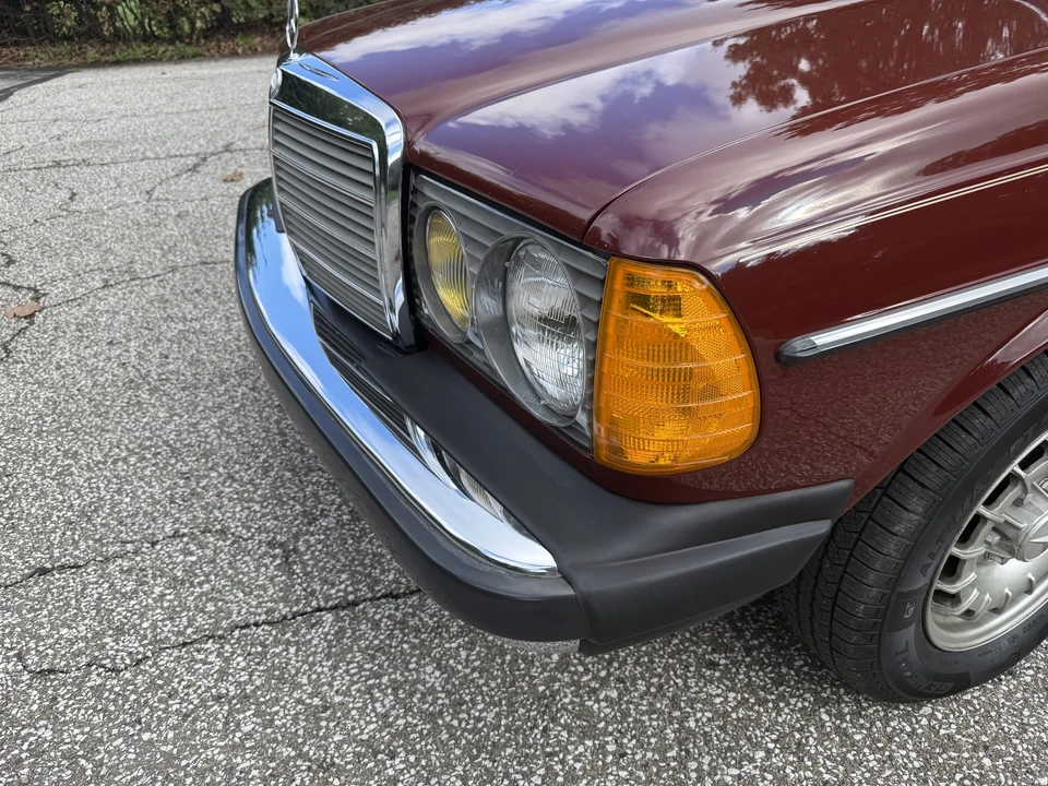1983 Mercedes-Benz W123 Sedan - Image 24 of 31