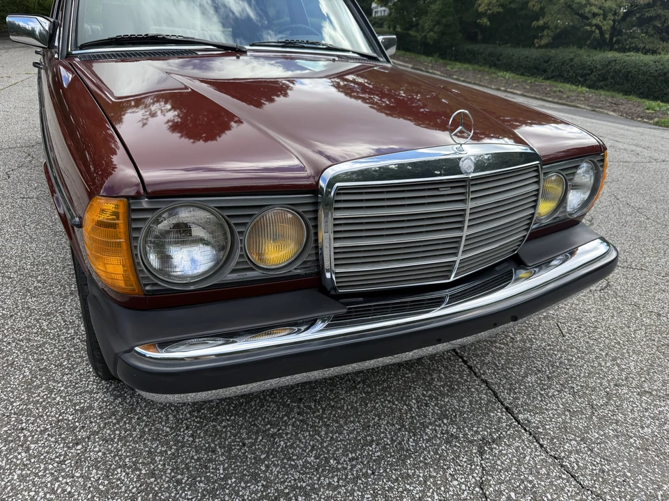 1983 Mercedes-Benz W123 Sedan - Image 23 of 31