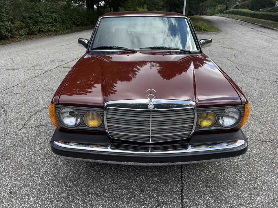 1983 Mercedes-Benz W123 Sedan - Image 8 of 31