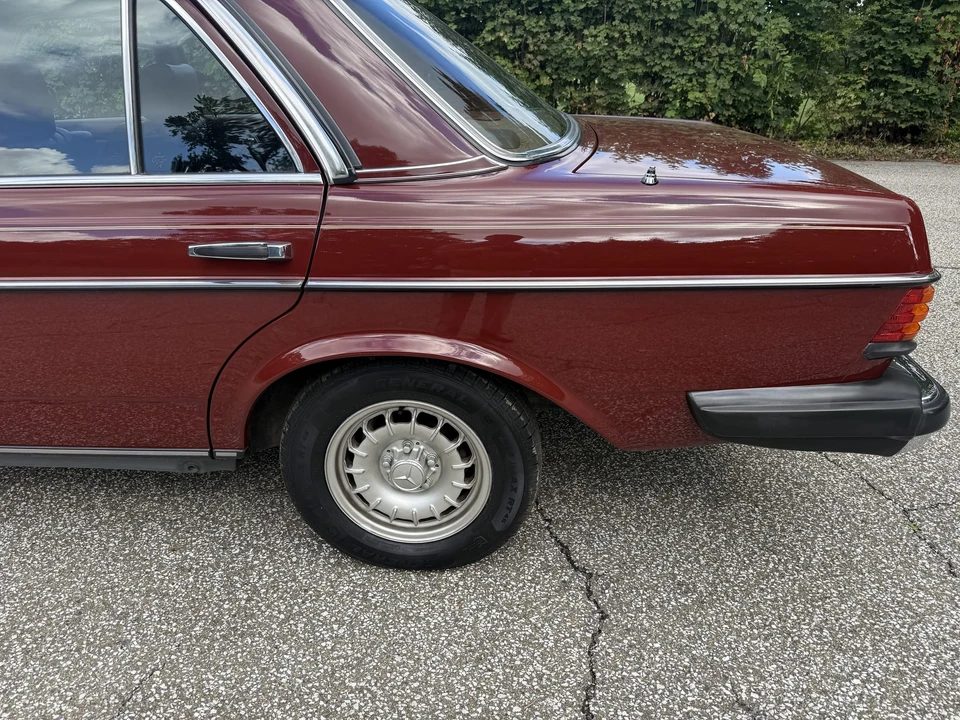 1983 Mercedes-Benz W123 Sedan - Image 28 of 31