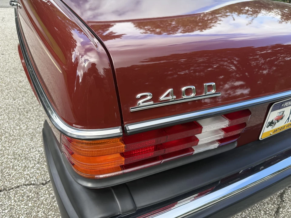 1983 Mercedes-Benz W123 Sedan - Image 31 of 31