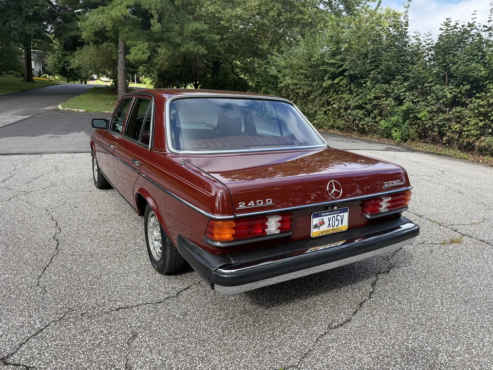 1983 Mercedes-Benz W123 Sedan - Image 17 of 31