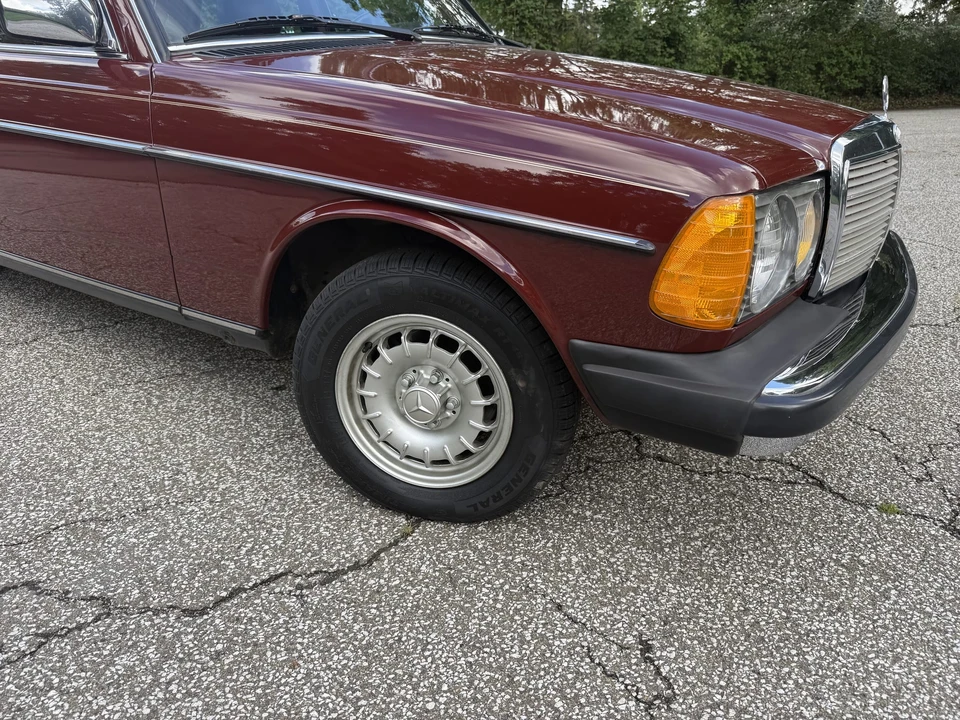 1983 Mercedes-Benz W123 Sedan - Image 21 of 31