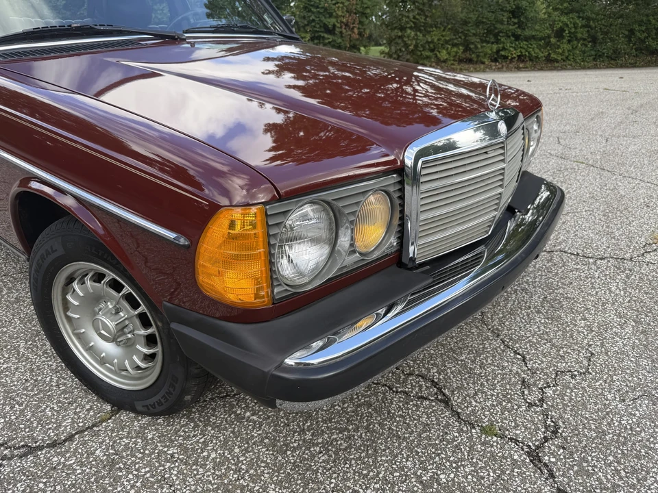 1983 Mercedes-Benz W123 Sedan - Image 20 of 31