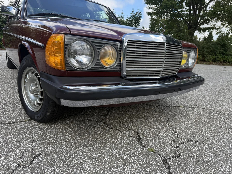 1983 Mercedes-Benz W123 Sedan - Image 19 of 31