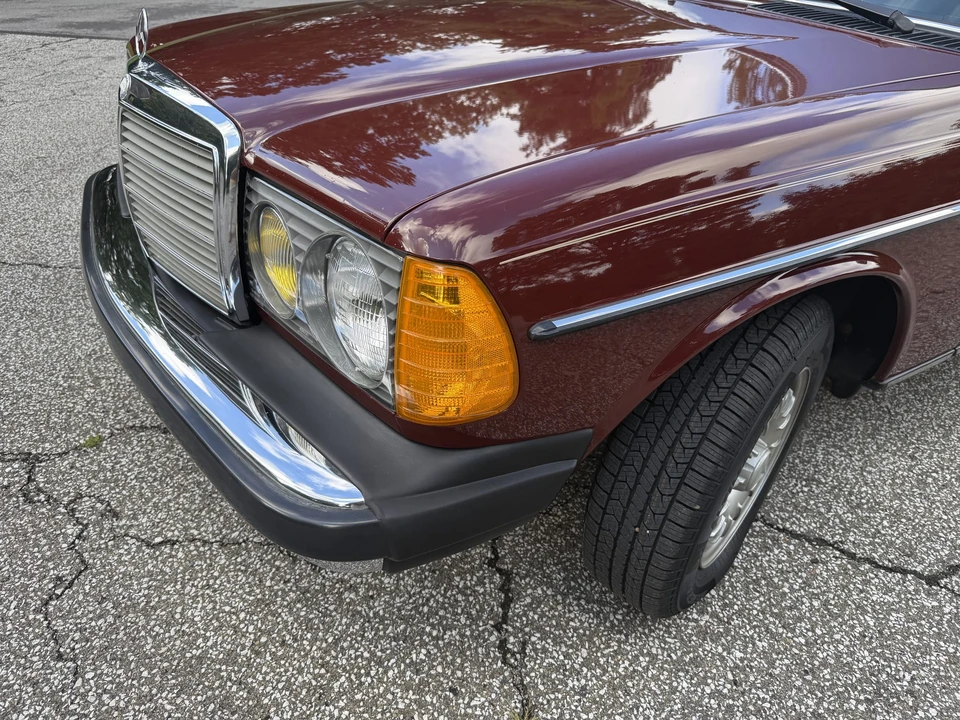 1983 Mercedes-Benz W123 Sedan - Image 18 of 31