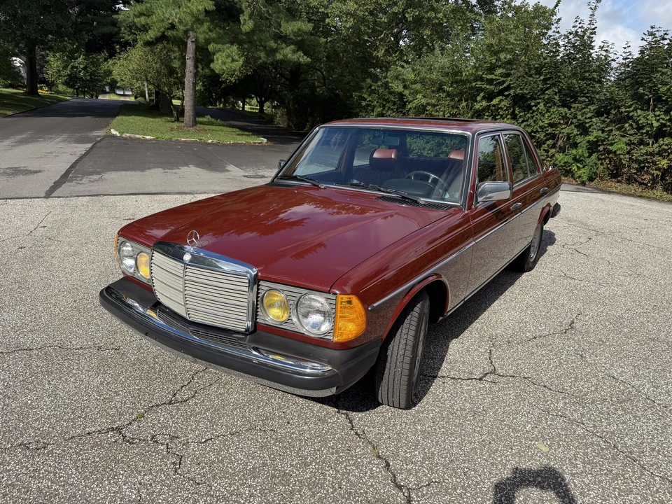 1983 Mercedes-Benz W123 Sedan - Image 2 of 31