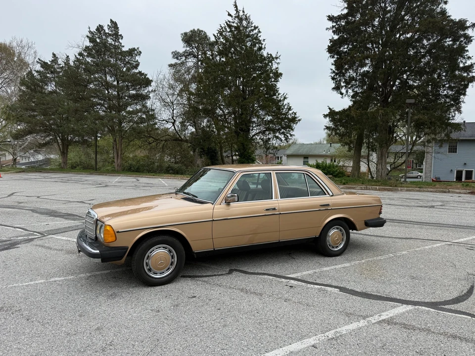 1983 Mercedes-Benz W123 Sedan - Image 12 of 31