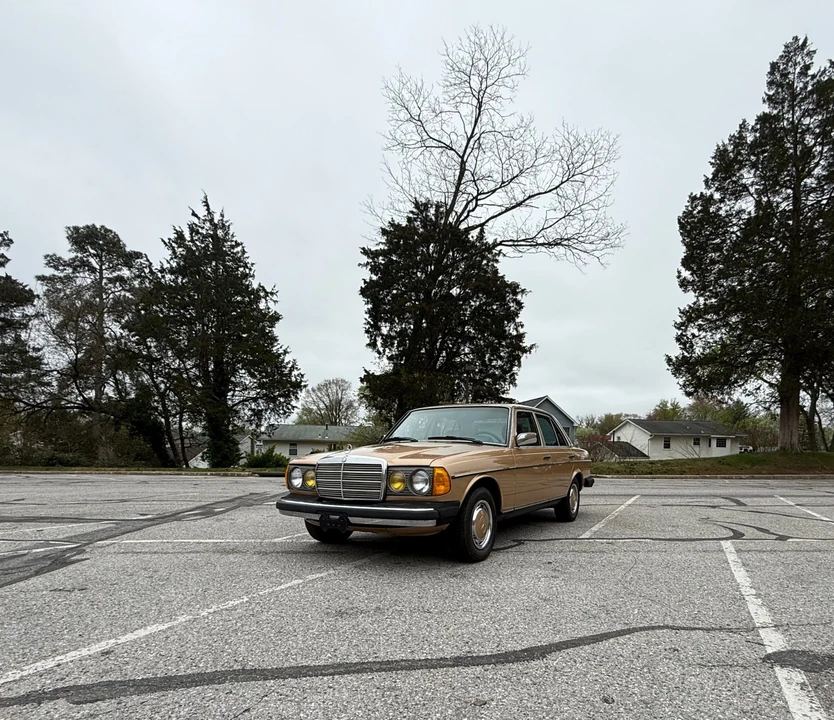 1983 Mercedes-Benz W123 Sedan - Image 13 of 31