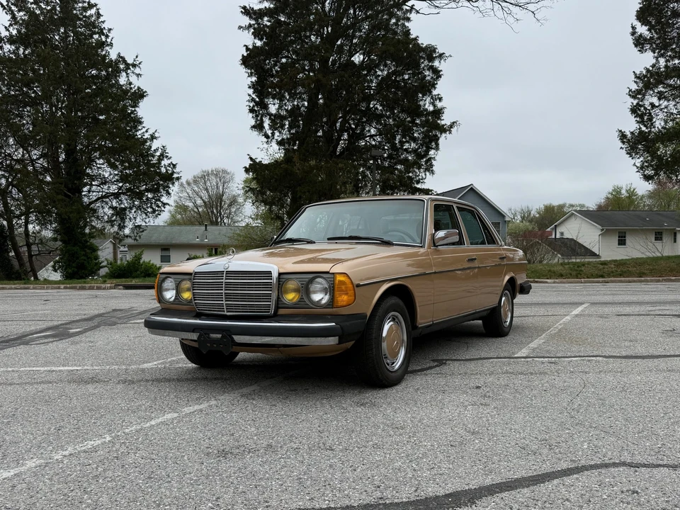 1983 Mercedes-Benz W123 Sedan - Image 14 of 31