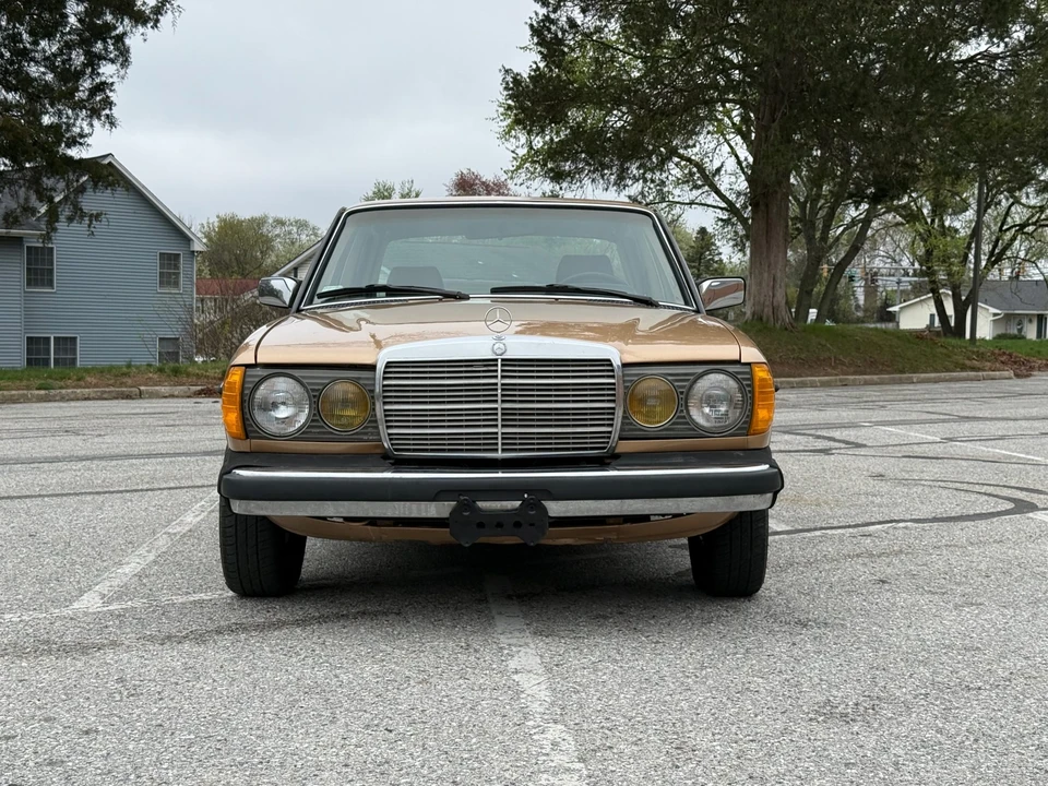 1983 Mercedes-Benz W123 Sedan - Image 3 of 31