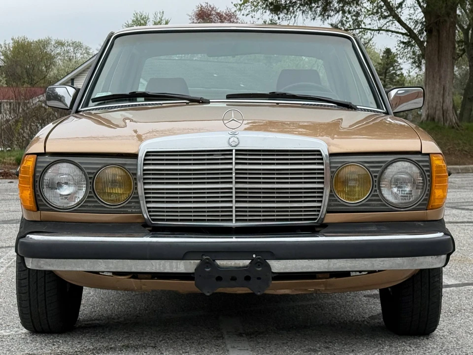 1983 Mercedes-Benz W123 Sedan - Image 5 of 31