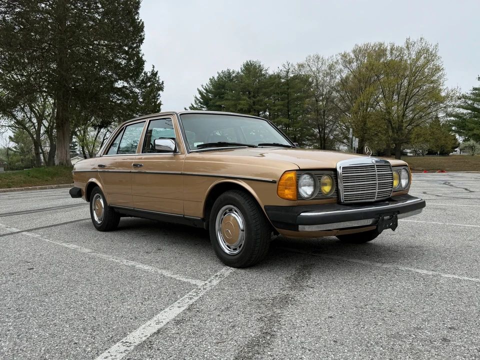 1983 Mercedes-Benz W123 Sedan - Image 6 of 31