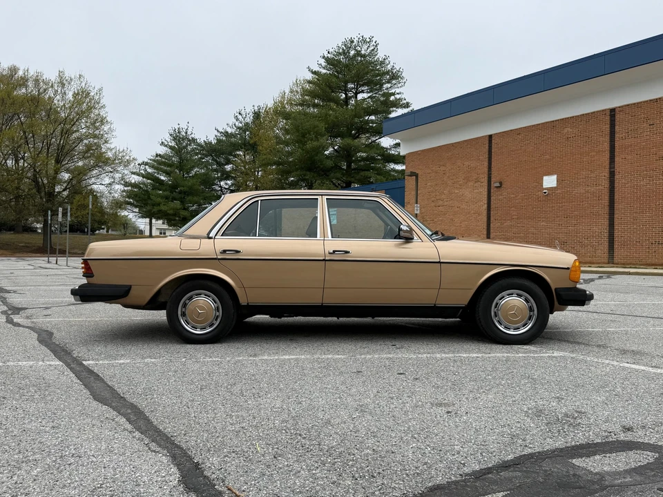 1983 Mercedes-Benz W123 Sedan - Image 7 of 31