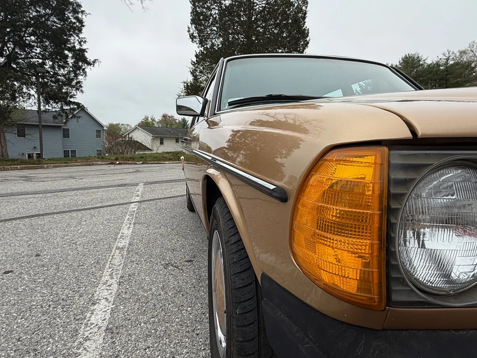 1983 Mercedes-Benz W123 Sedan - Image 29 of 31