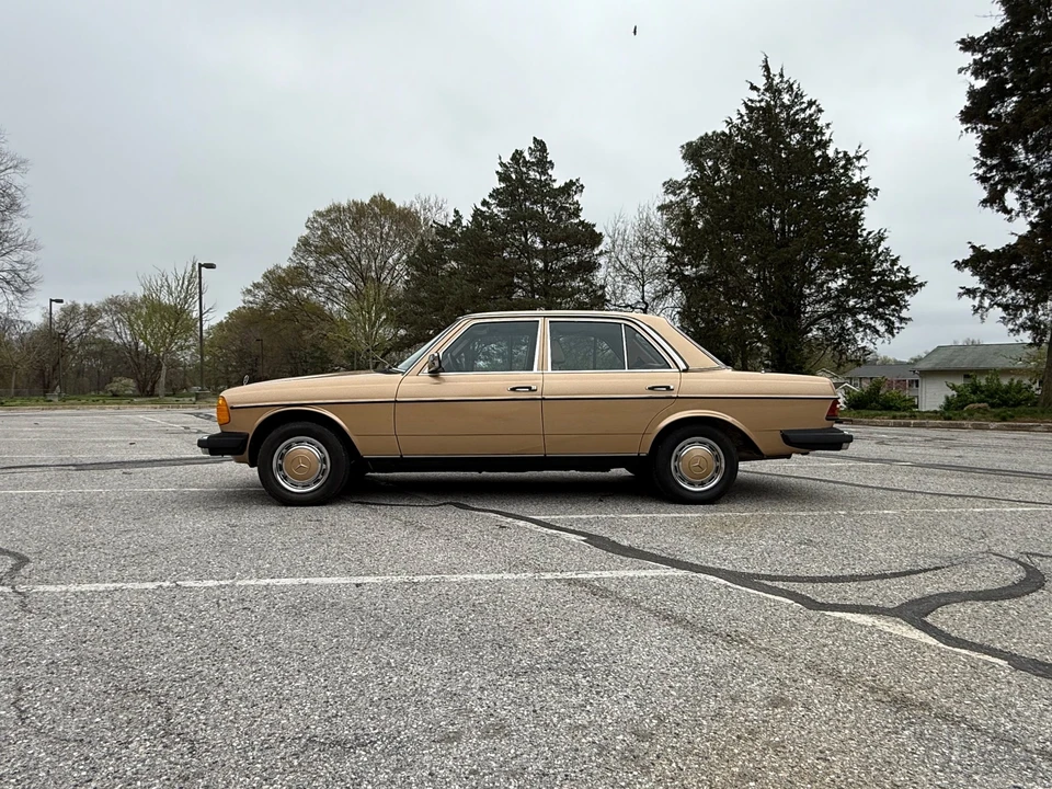 1983 Mercedes-Benz W123 Sedan - Image 9 of 31