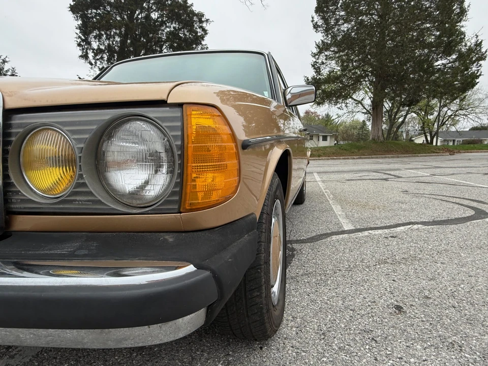 1983 Mercedes-Benz W123 Sedan - Image 30 of 31