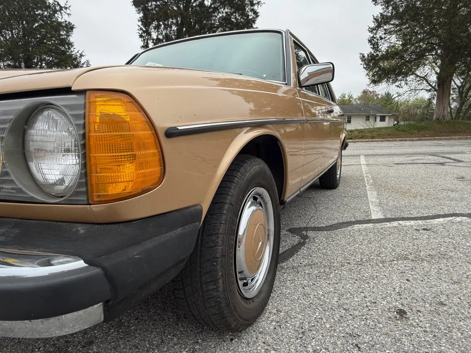 1983 Mercedes-Benz W123 Sedan - Image 31 of 31