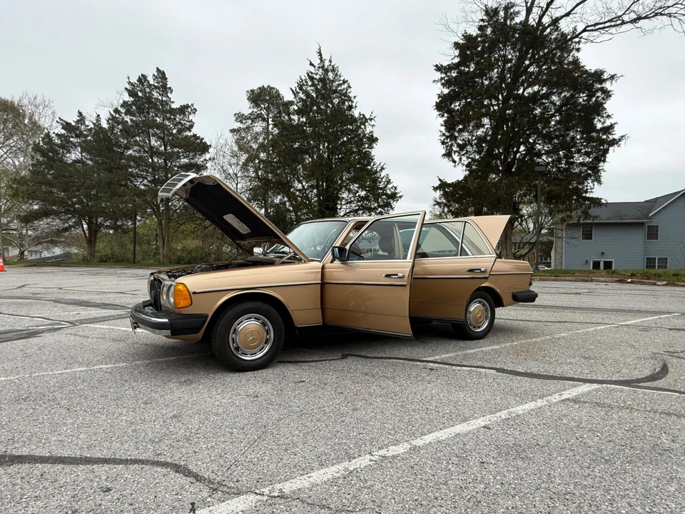 1983 Mercedes-Benz W123 Sedan - Image 23 of 31