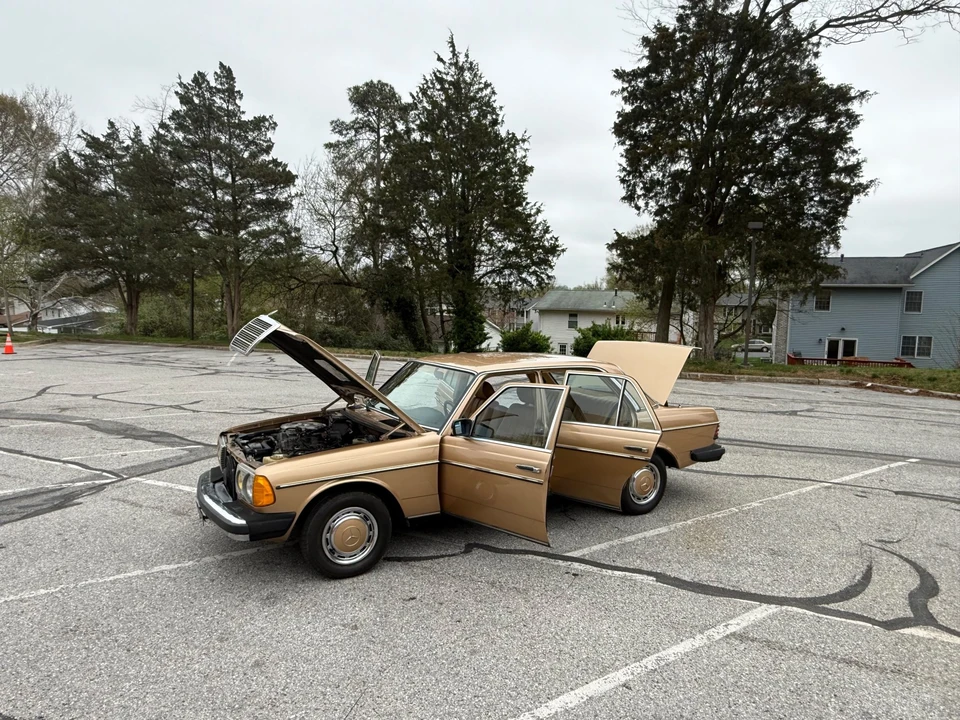 1983 Mercedes-Benz W123 Sedan - Image 24 of 31