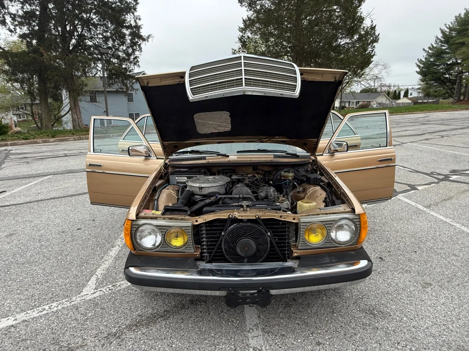 1983 Mercedes-Benz W123 Sedan - Image 16 of 31