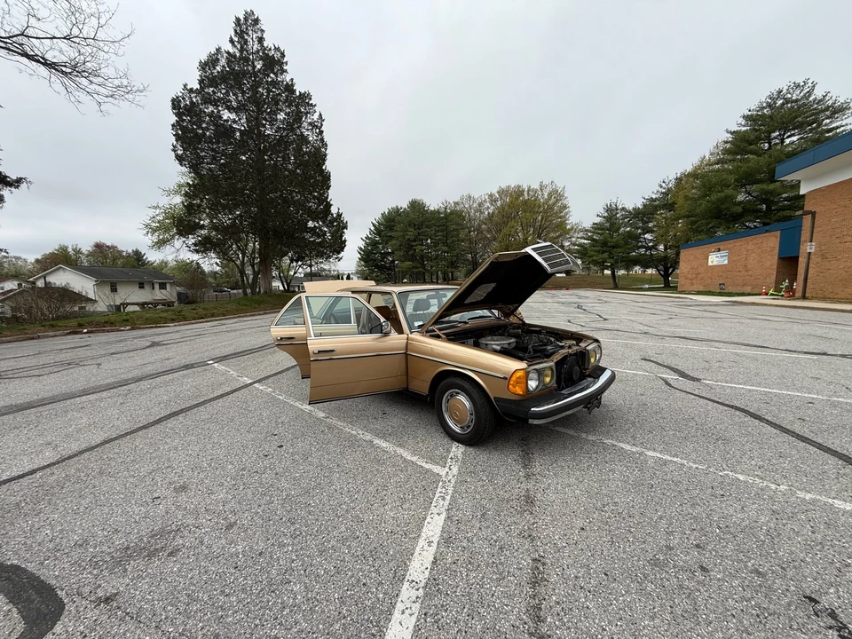 1983 Mercedes-Benz W123 Sedan - Image 17 of 31