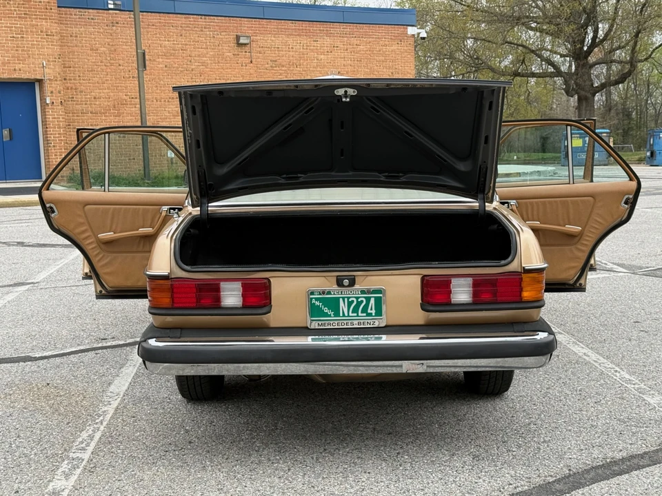 1983 Mercedes-Benz W123 Sedan - Image 21 of 31