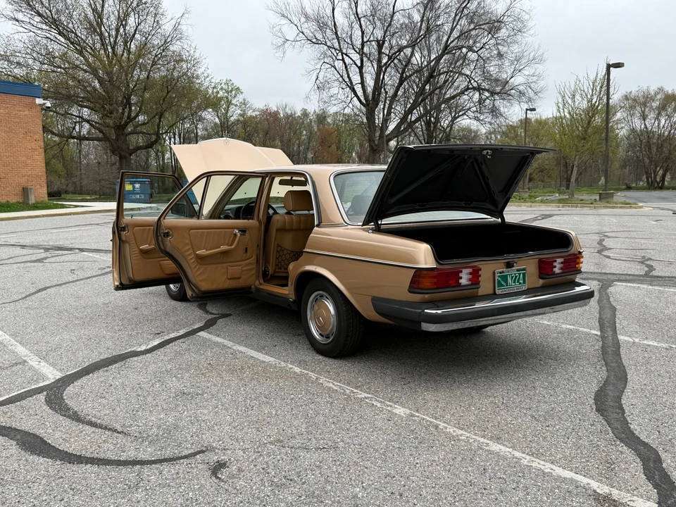 1983 Mercedes-Benz W123 Sedan - Image 22 of 31