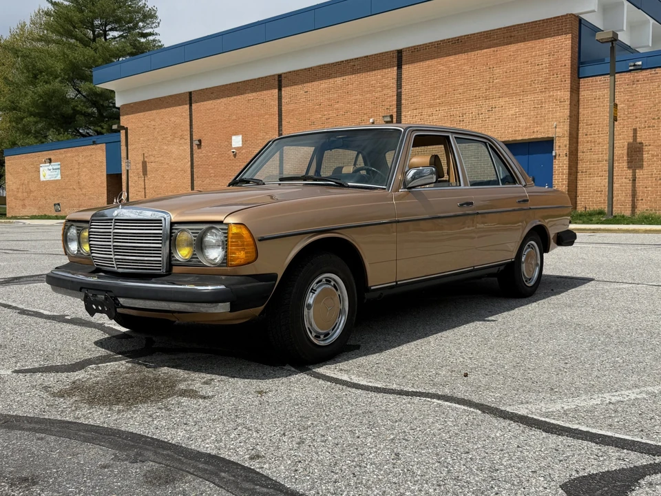 1983 Mercedes-Benz W123 Sedan - Image 2 of 31