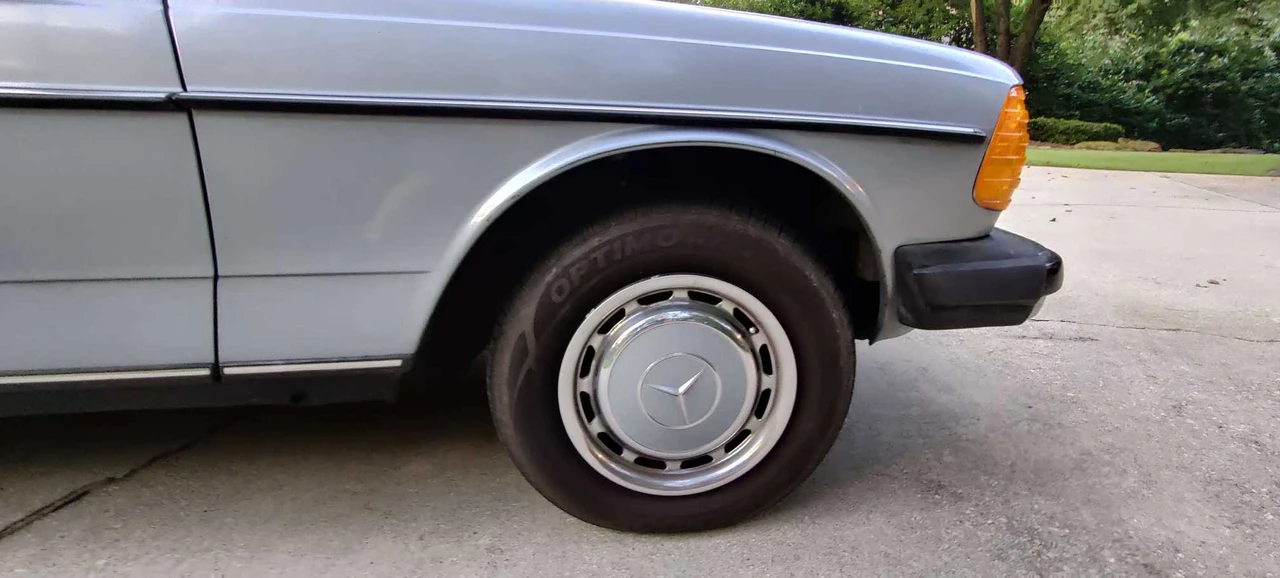 1983 Mercedes-Benz E-Class - Image 22 of 31