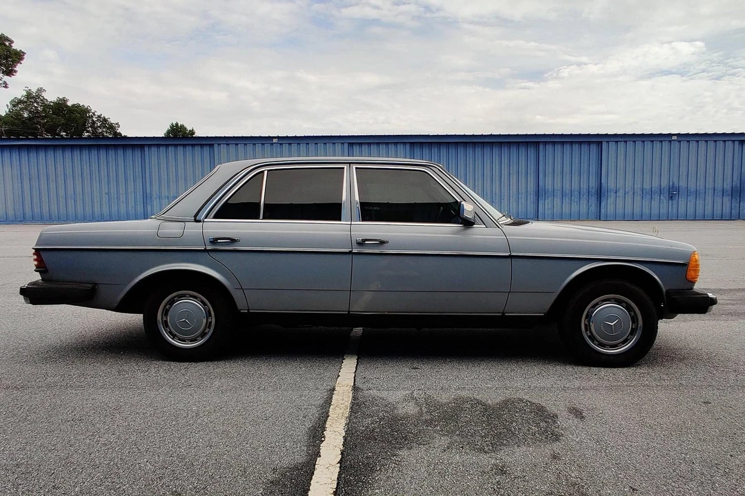1983 Mercedes-Benz E-Class - Image 2 of 31