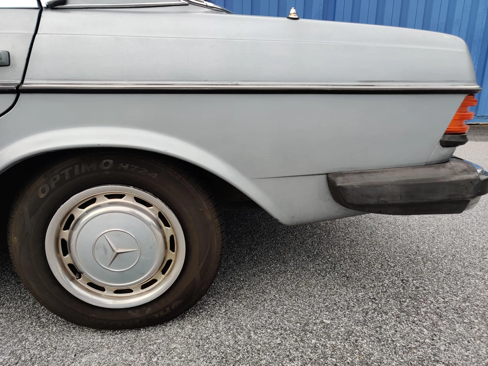 1983 Mercedes-Benz E-Class - Image 14 of 31