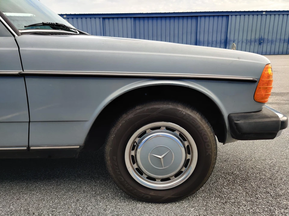 1983 Mercedes-Benz E-Class - Image 23 of 31